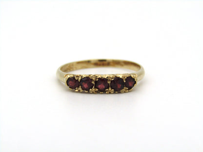 9K gold Vintage garnet ring, circa 1960's.