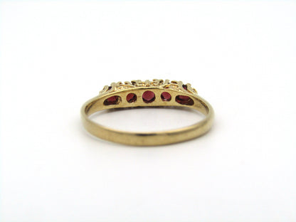 9K gold Vintage garnet ring, circa 1960's.