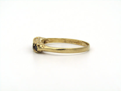 9K gold Vintage garnet ring, circa 1960's.