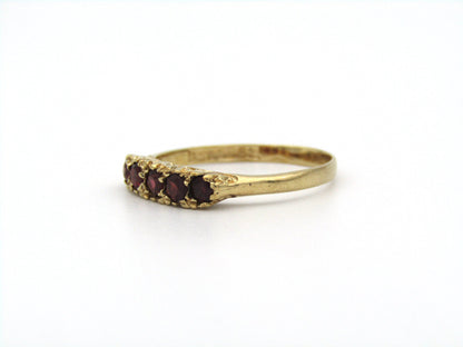9K gold Vintage garnet ring, circa 1960's.