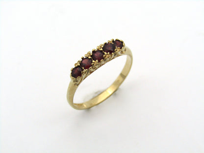 9K gold Vintage garnet ring, circa 1960's.