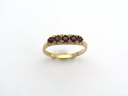 9K gold Vintage garnet ring, circa 1960's.