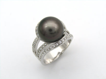 18K gold Tahitian pearl and diamond ring.