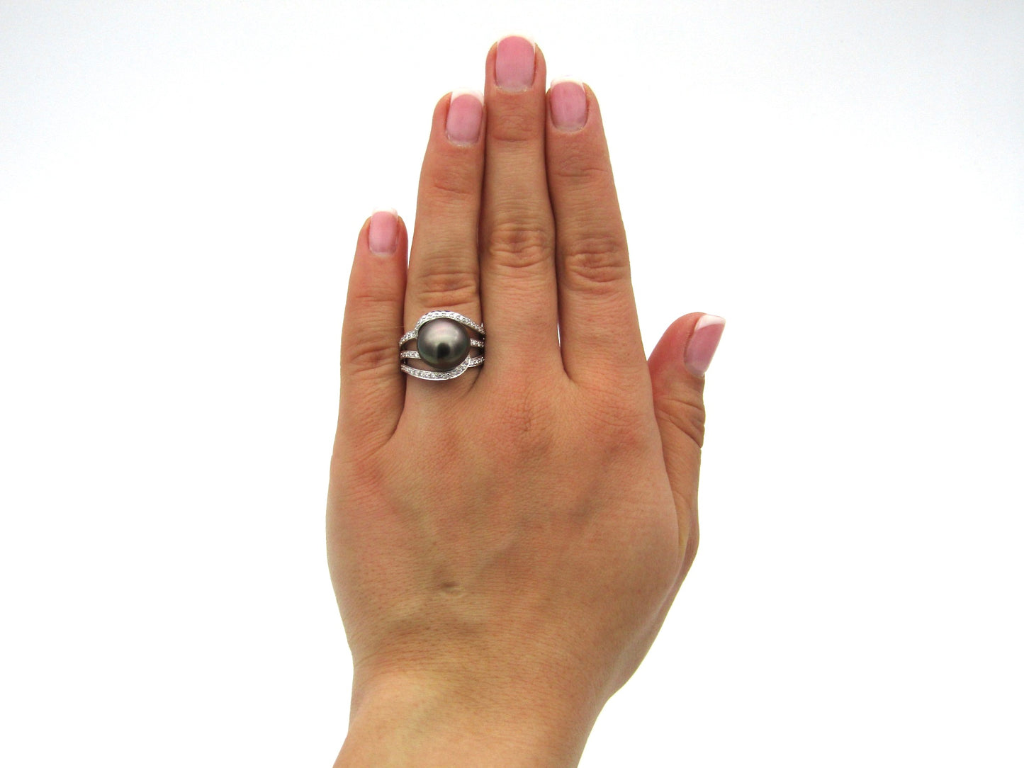 18K gold Tahitian pearl and diamond ring.