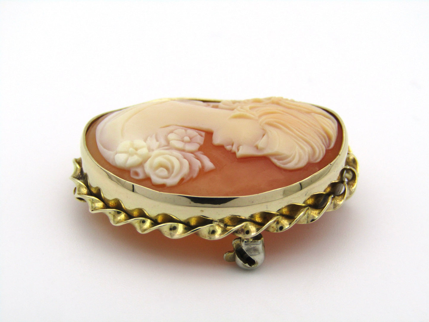 9K gold shell cameo brooch/pendant.