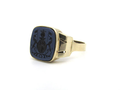 9K gold Art Deco family crest signet ring.