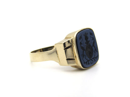 9K gold Art Deco family crest signet ring.
