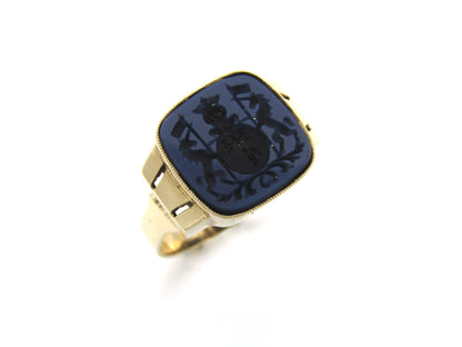 9K gold Art Deco family crest signet ring.