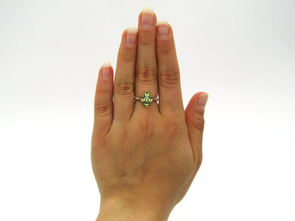 9K gold vintage peridot ring.