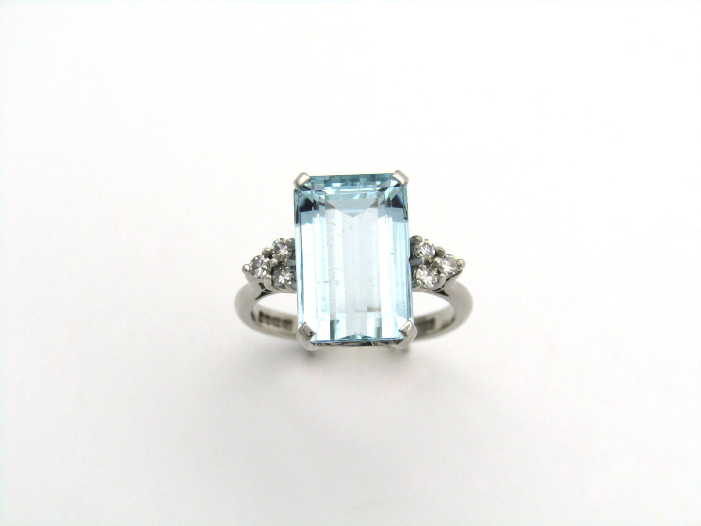 18K gold aquamarine and diamond ring, London, 1973.