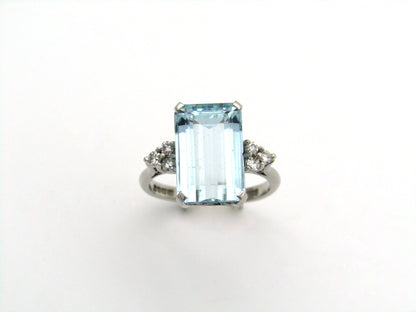 18K gold aquamarine and diamond ring, London, 1973.
