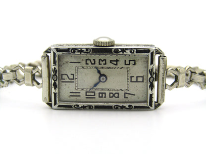 18K gold Art Deco wristwatch, America, circa 1920.