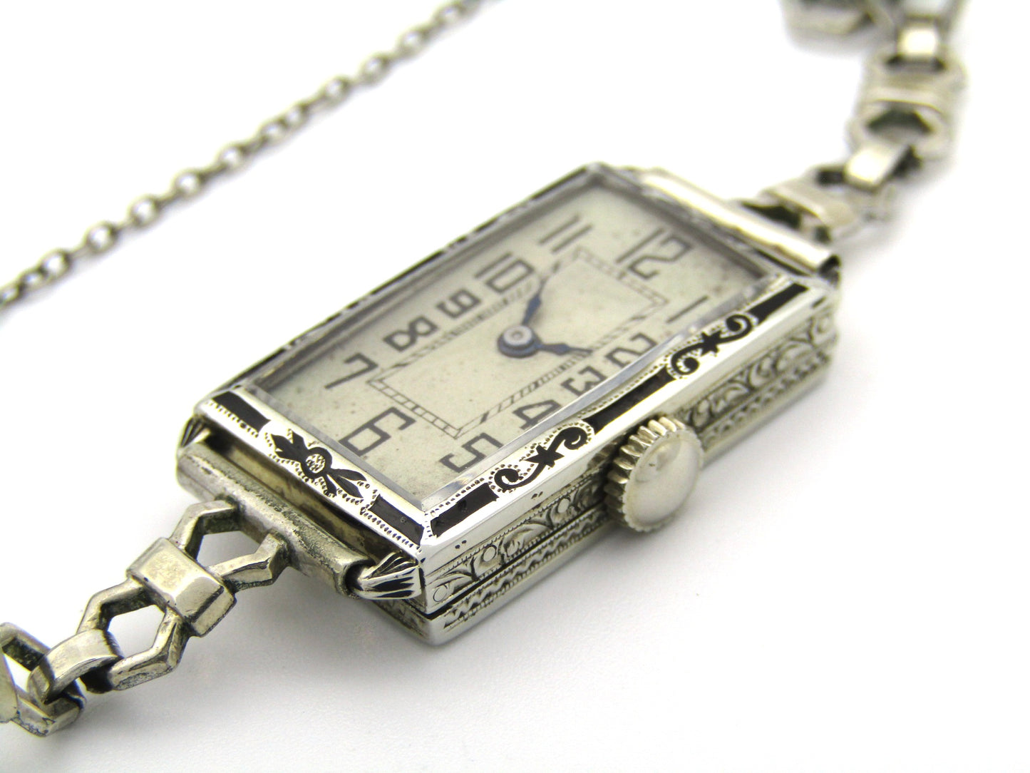 18K gold Art Deco wristwatch, America, circa 1920.