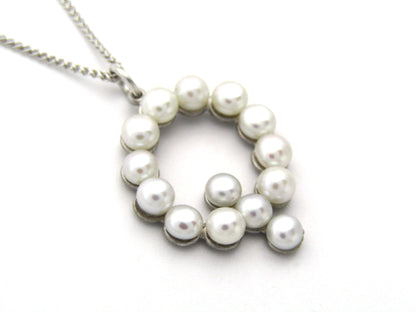 9K gold Akoya cultured pearl 'Q' pendant.