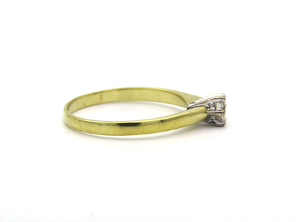 18K gold solitaire diamond ring, circa 1970's.