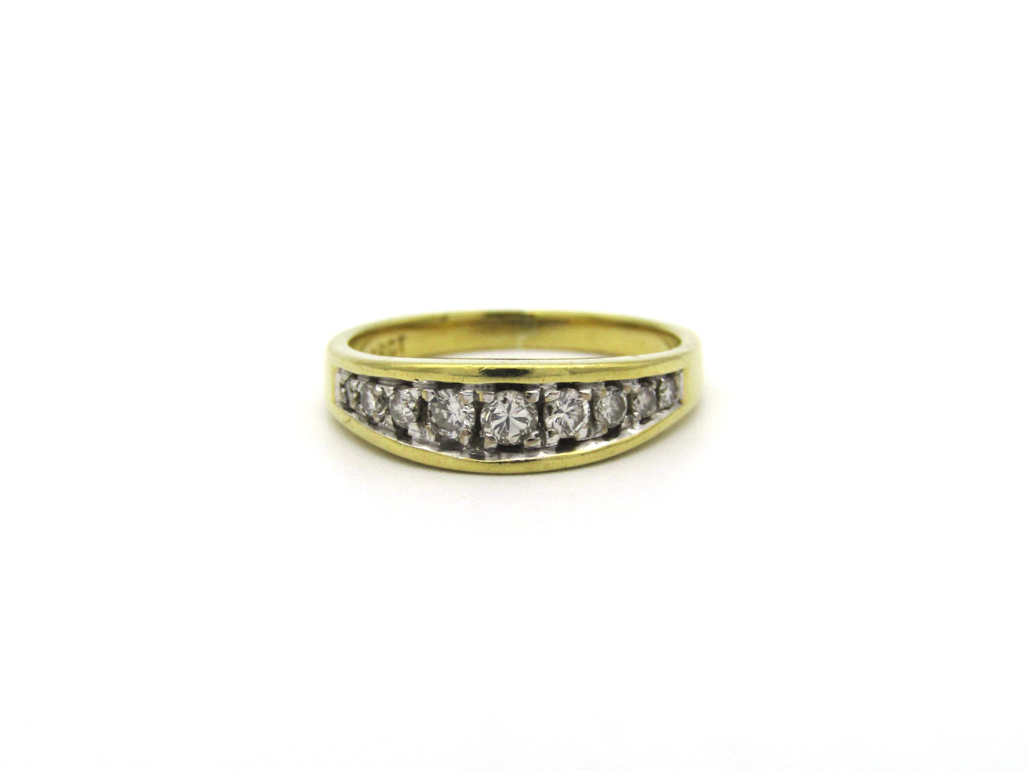 18K gold Vintage diamond ring, circa 1970's.
