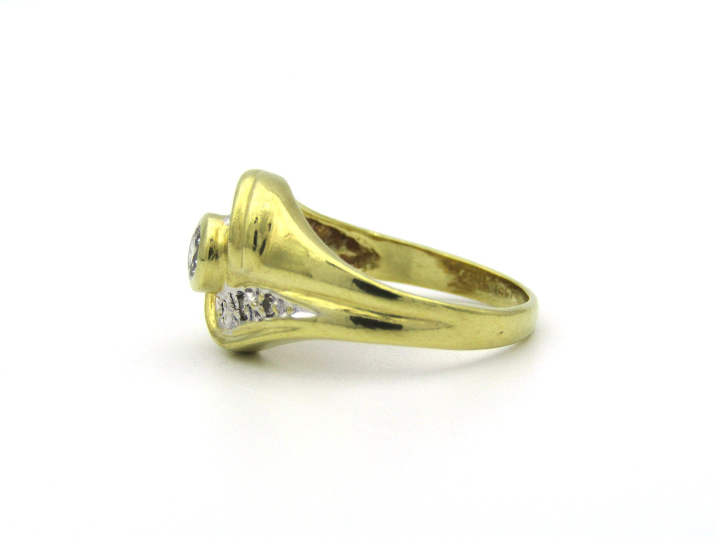 18K gold Vintage diamond ring, circa 1970's.