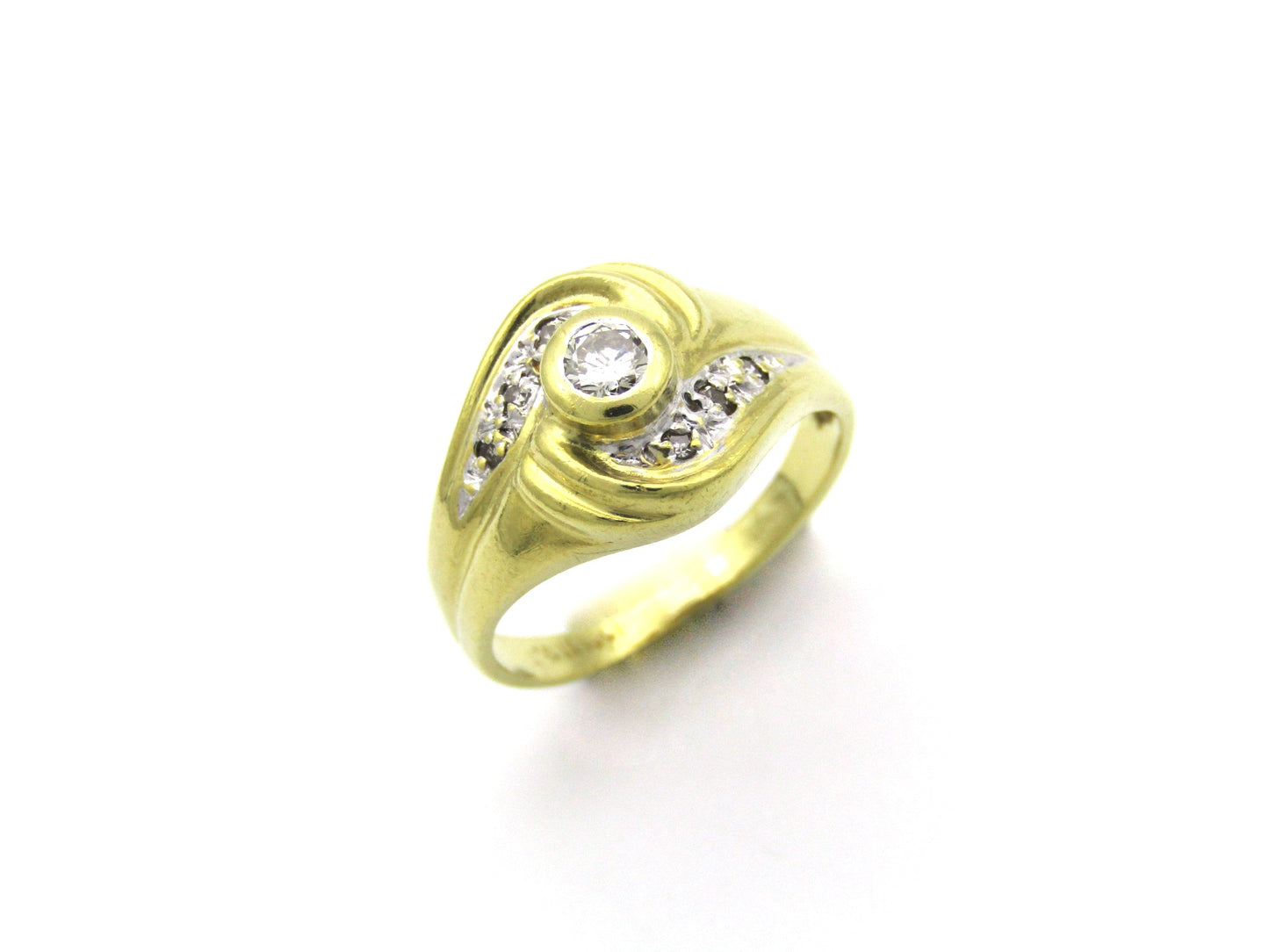 18K gold Vintage diamond ring, circa 1970's.