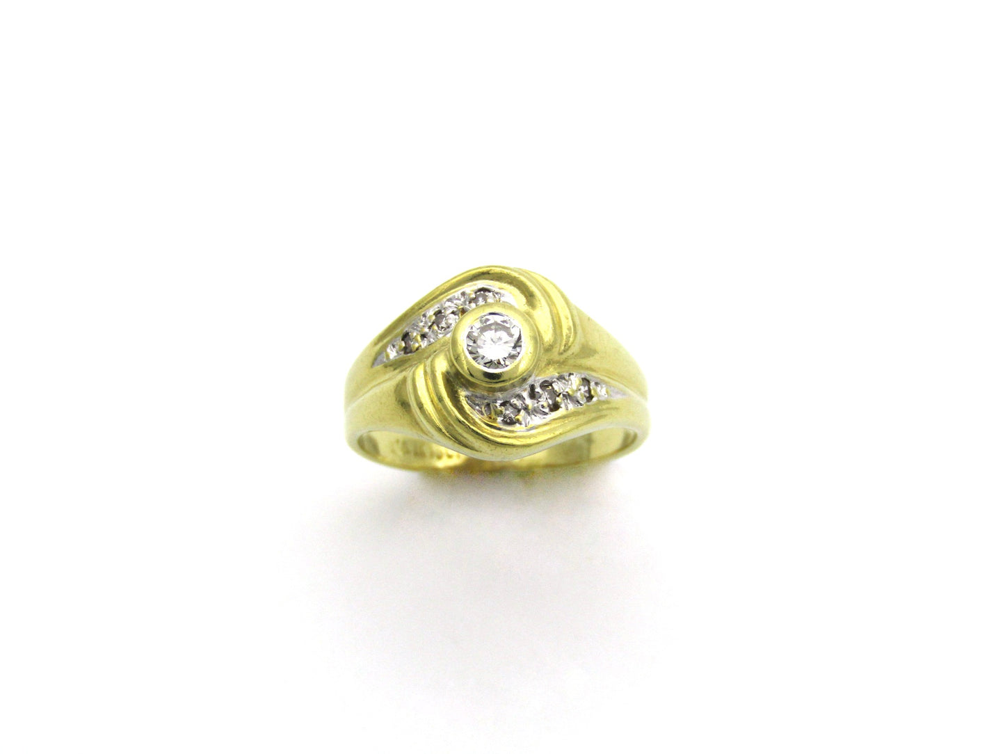 18K gold Vintage diamond ring, circa 1970's.