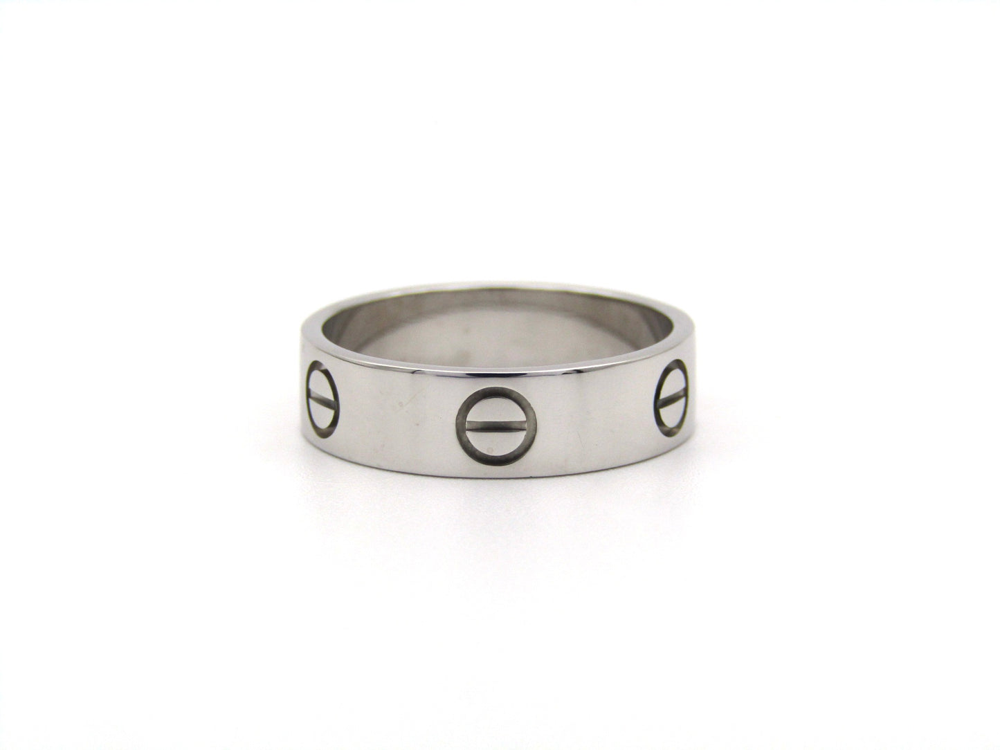 18K gold Classic Cartier LOVE ring.
