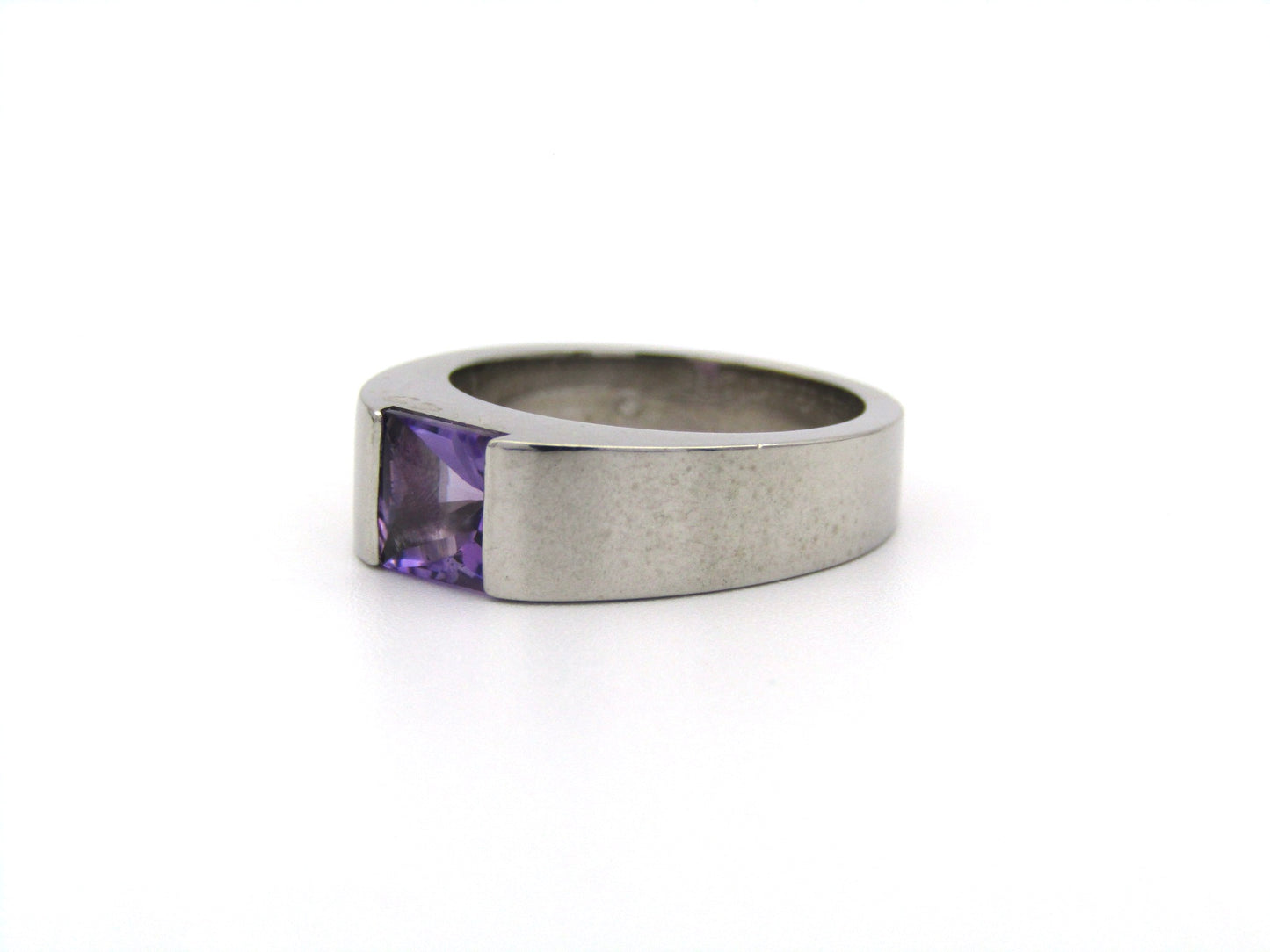 18K gold Vintage Cartier amethyst ring, 1999.