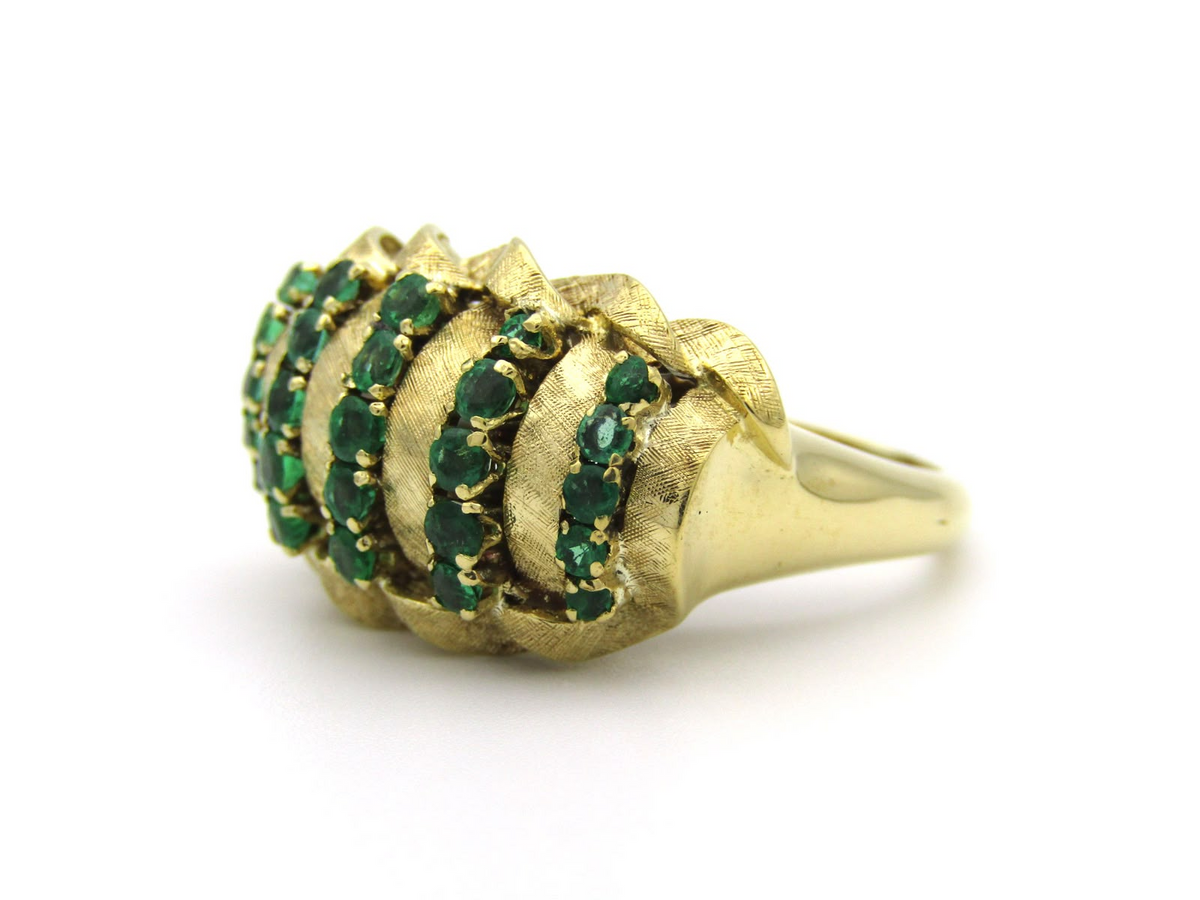 18K gold Vintage emerald ring, circa 1970's.