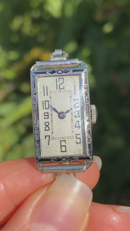 18K gold Art Deco wristwatch, America, circa 1920.