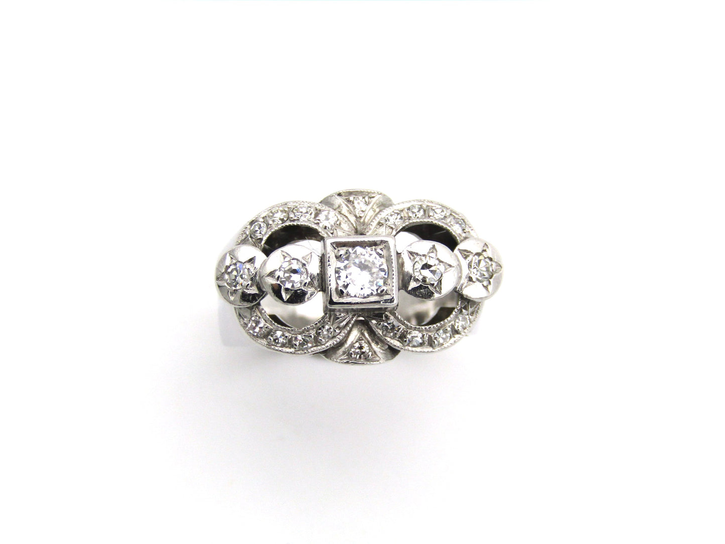 Art Deco 18K gold diamond ring.
