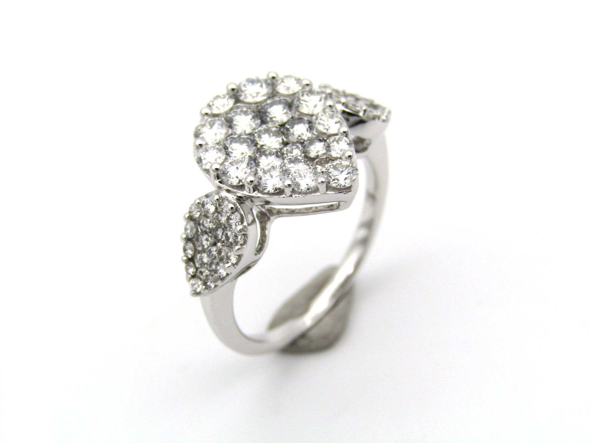 18K gold diamond cluster ring.