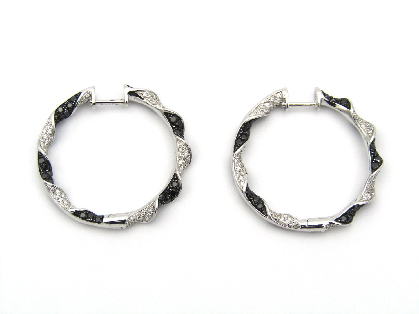18K gold black and colourless diamond earrings.