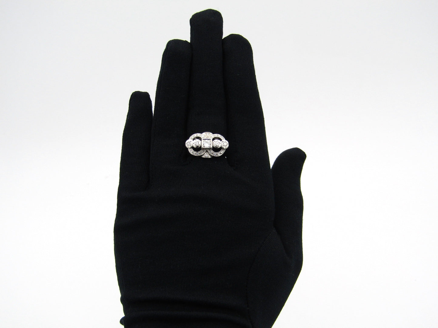 Art Deco 18K gold diamond ring.