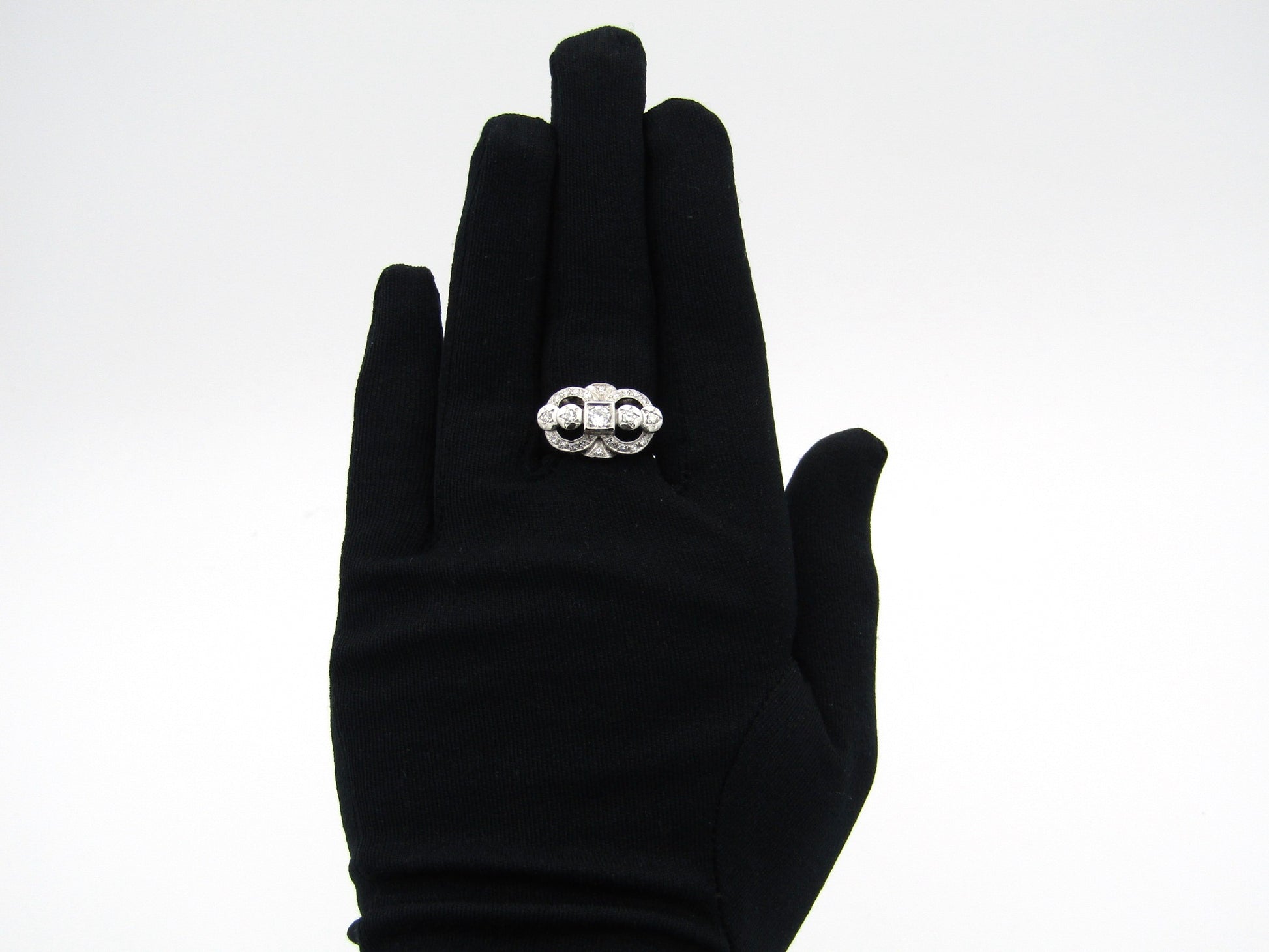 Art Deco 18K gold diamond ring.