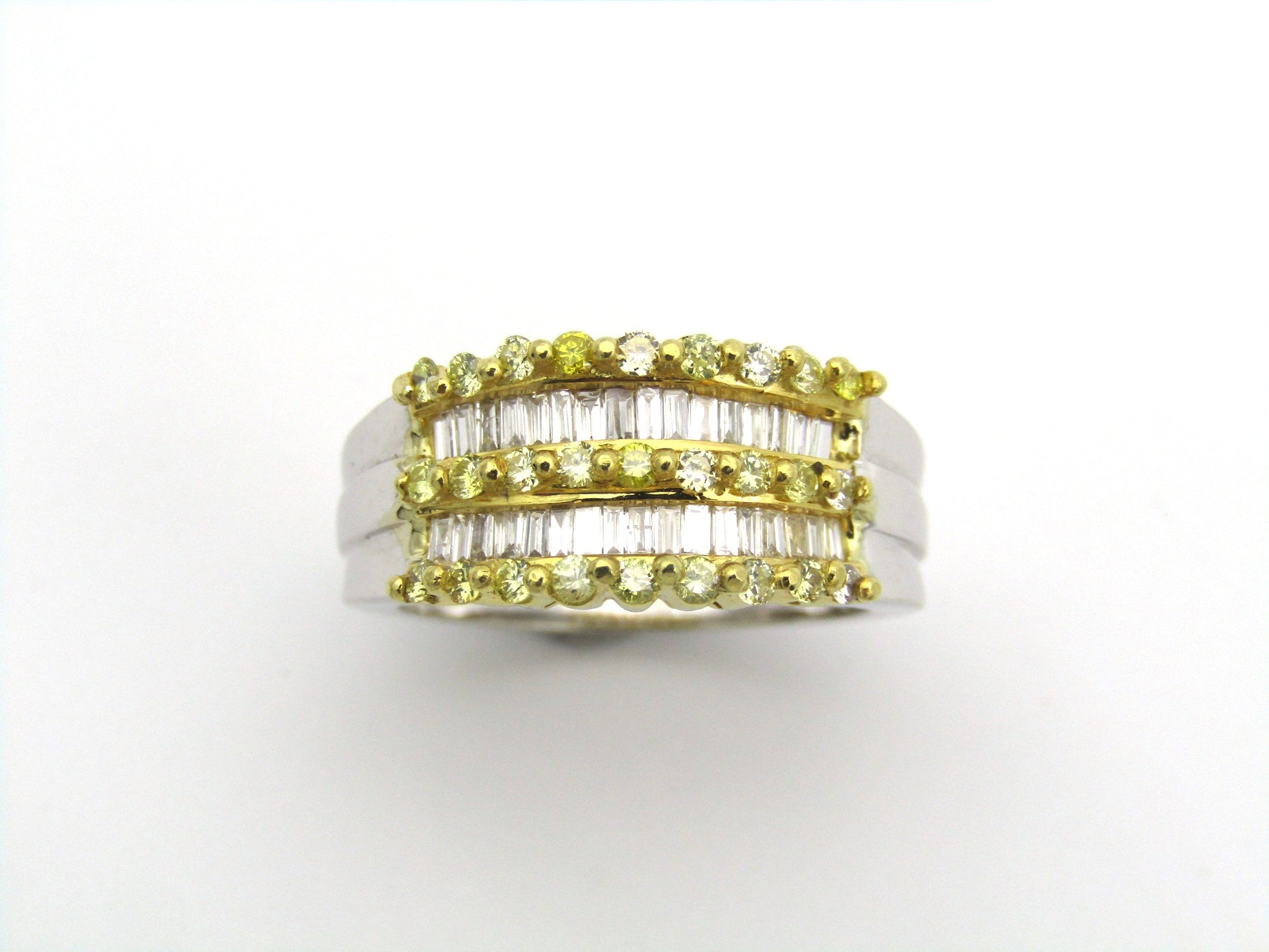 18K gold yellow and colourless diamond ring.