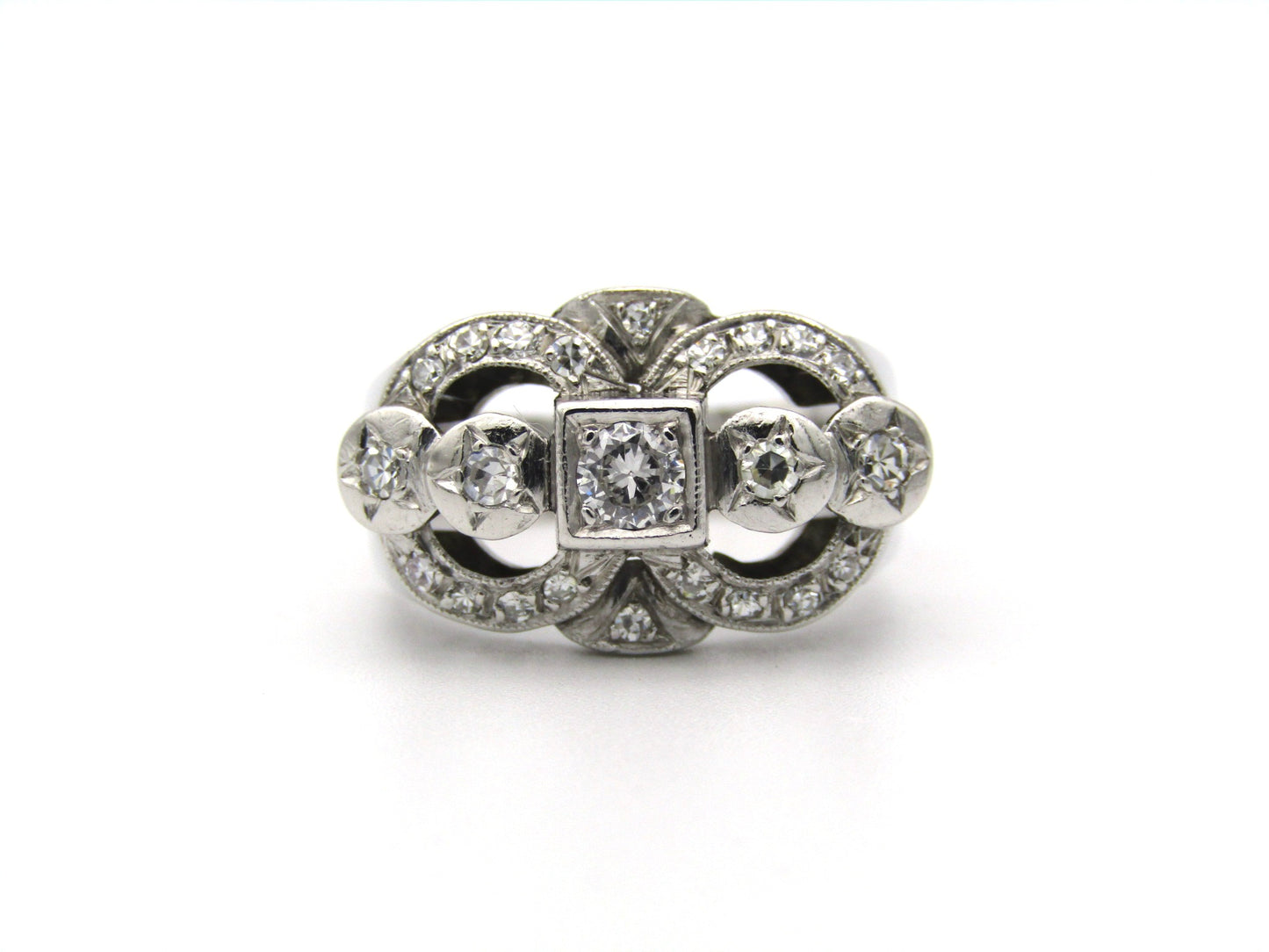 Art Deco 18K gold diamond ring.