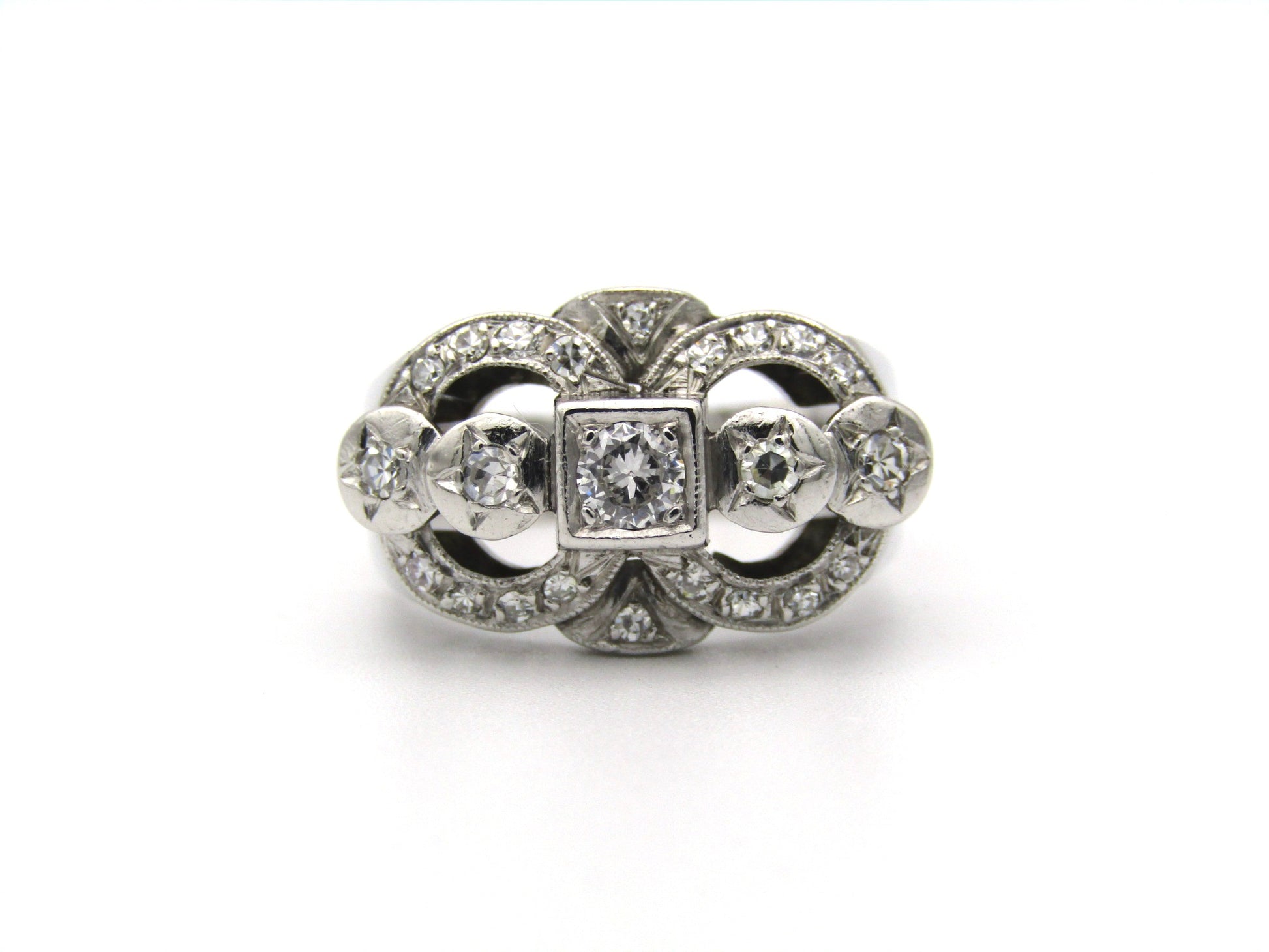 Art Deco 18K gold diamond ring.