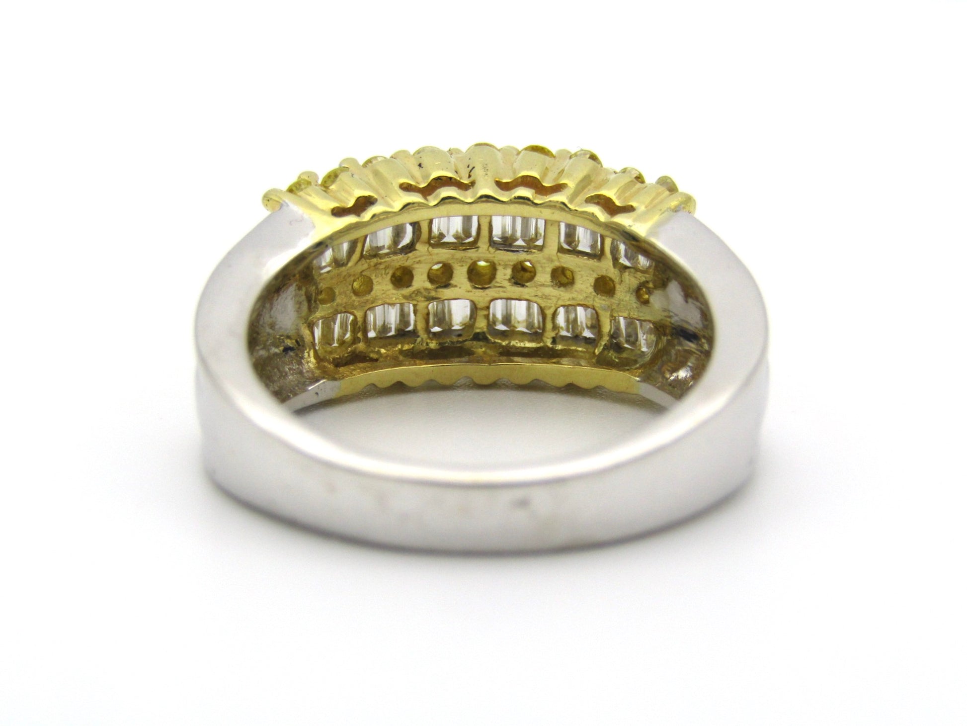 18K gold yellow and colourless diamond ring.