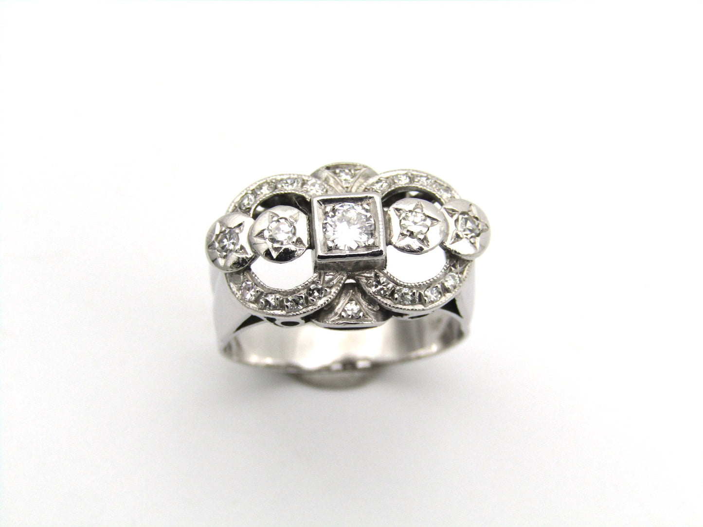 Art Deco 18K gold diamond ring.