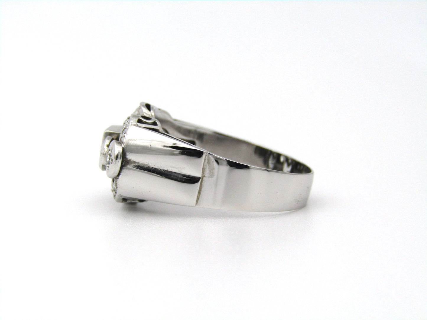 Art Deco 18K gold diamond ring.