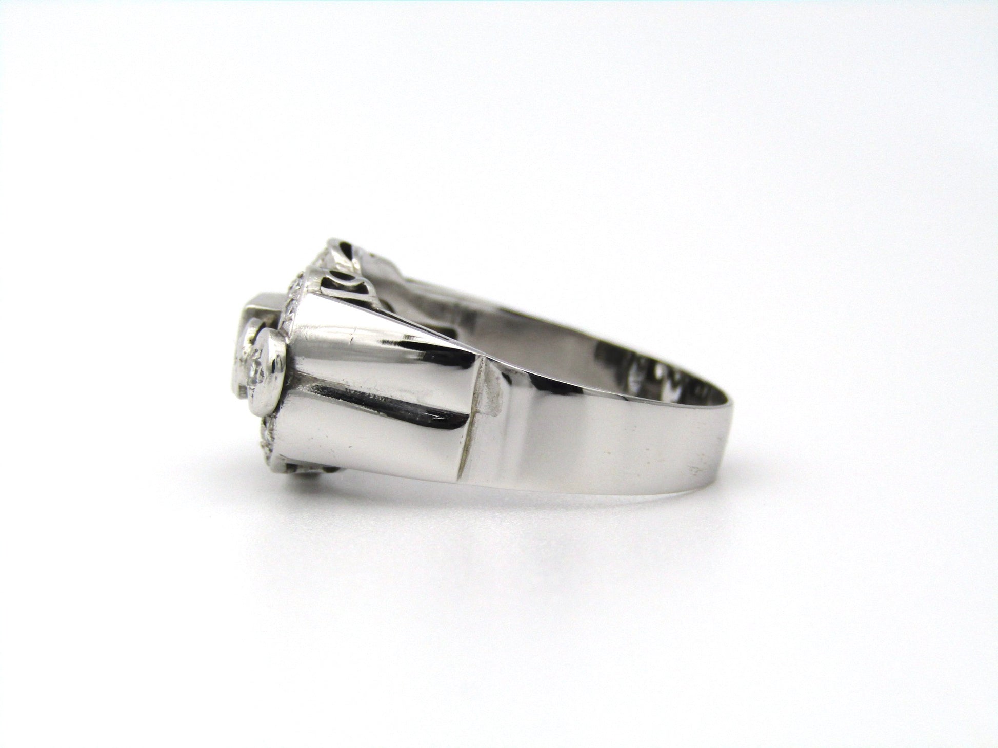 Art Deco 18K gold diamond ring.