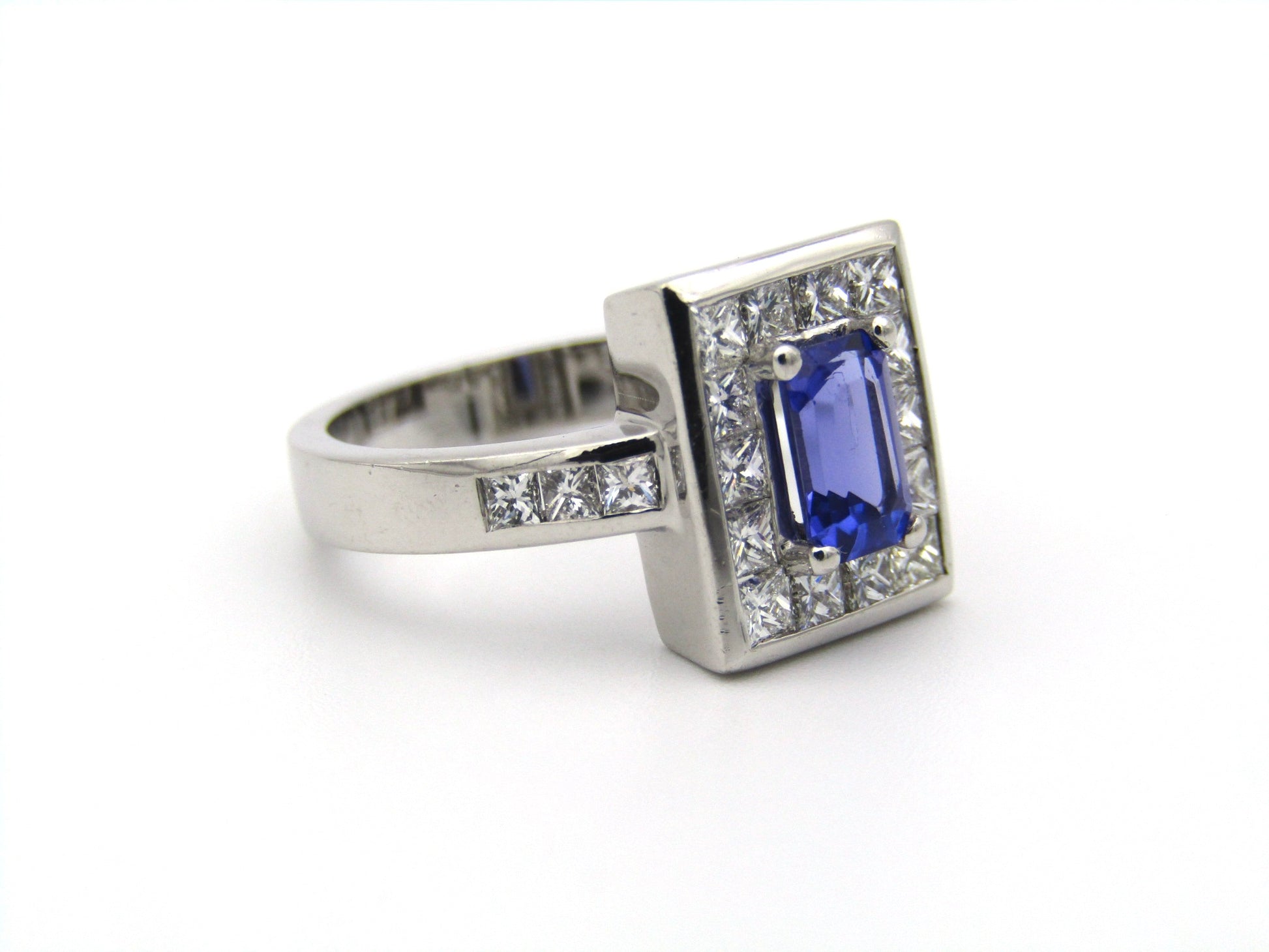 18K gold tanzanite and diamond ring.