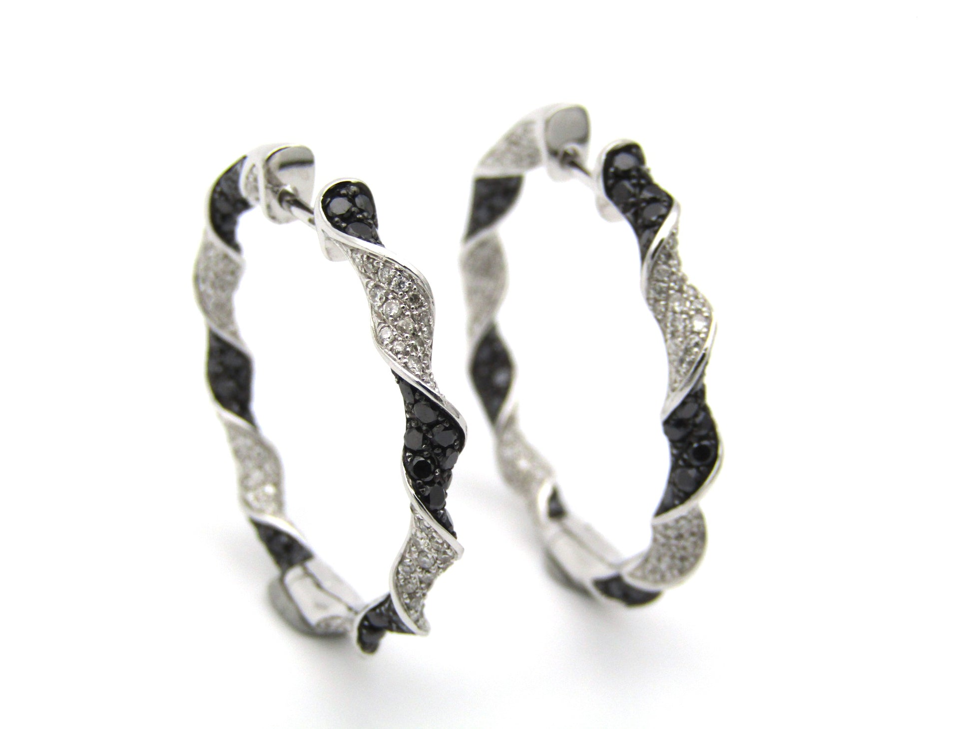 18K gold black and colourless diamond earrings.