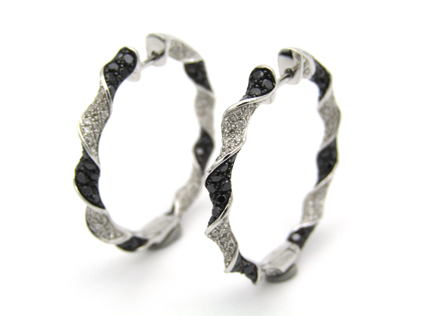 18K gold black and colourless diamond earrings.