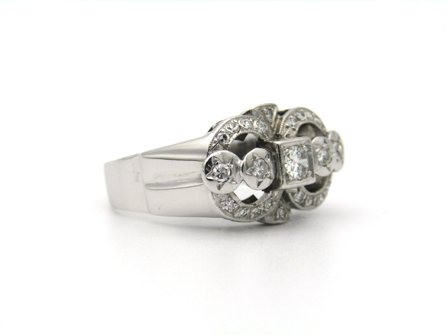 Art Deco 18K gold diamond ring.