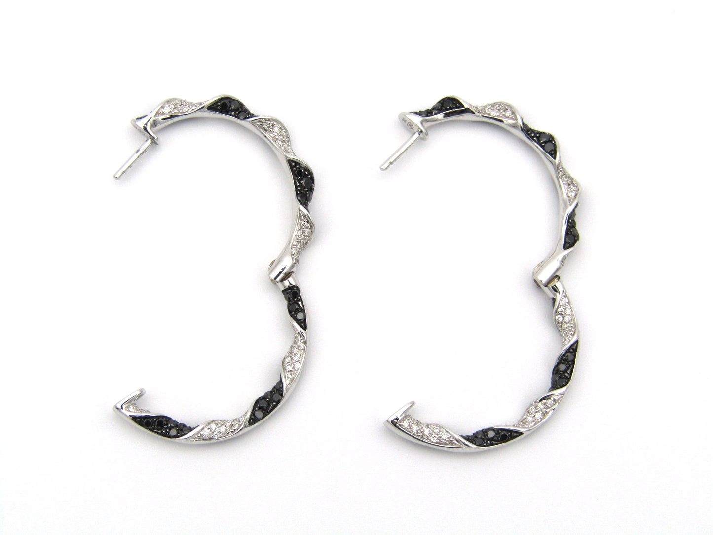 18K gold black and colourless diamond earrings.